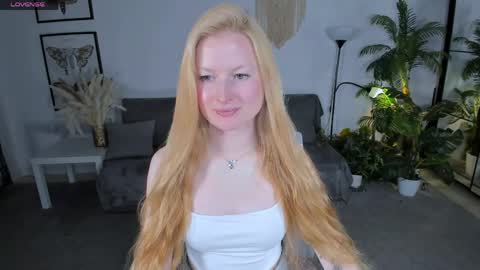 Snapshot of laly_peach chatting on 04.25.26 Laly online show from 04.25.26