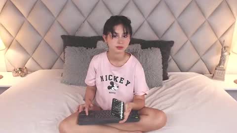 Snapshot of lalycastro chatting on 01.13.25 Laly Castro online show from 01.13.25