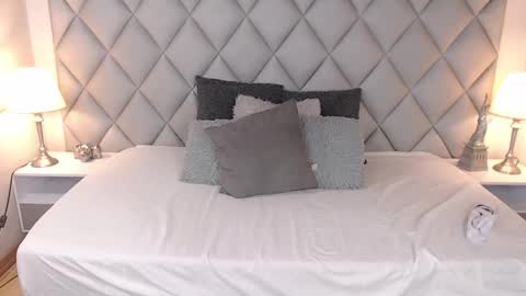 Snapshot of lalycastro chatting on 02.16.25 Laly Castro online show from 02.16.25