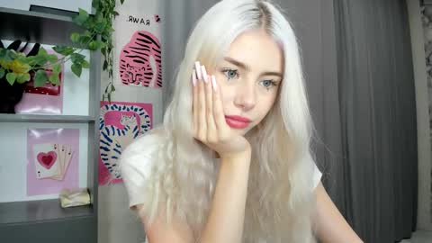 Snapshot of lama0 chatting on 09.25.25 Erika online show from 09.25.25