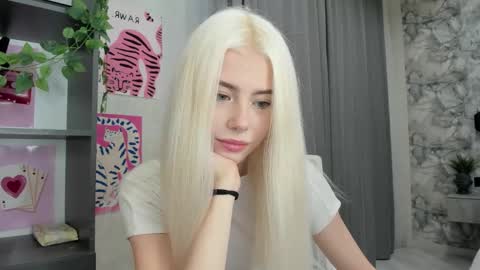 Snapshot of lama0 chatting on 09.30.25 Erika online show from 09.30.25