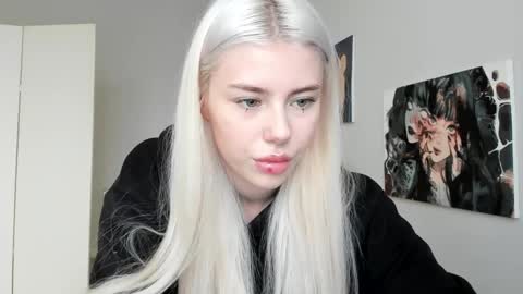 Snapshot of lama0 chatting on 10.15.25 Erika online show from 10.15.25