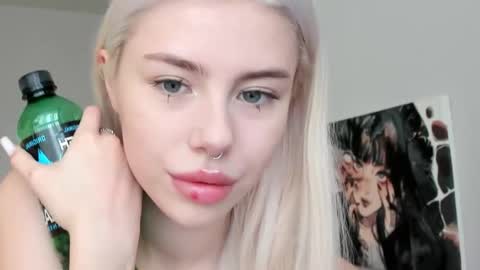 Snapshot of lama0 chatting on 10.16.25 Erika online show from 10.16.25