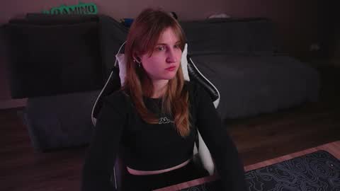 Snapshot of lana_del_kay chatting on 02.17.26 Kay online show from 02.17.26