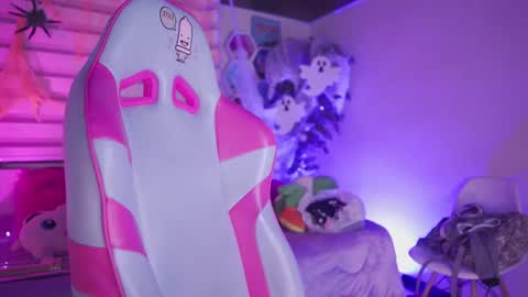 Snapshot of lana_dreams_ chatting on 10.24.25 Lana online show from 10.24.25