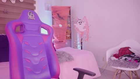 Snapshot of lana_dreams_ chatting on 10.25.25 Lana online show from 10.25.25