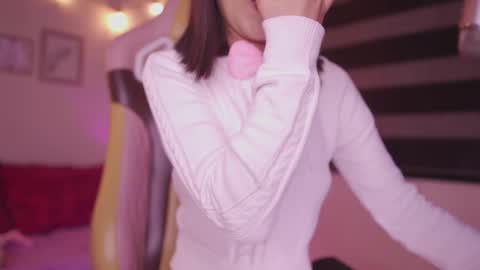 Snapshot of lana_dreams_ chatting on 11.08.25 Lana online show from 11.08.25