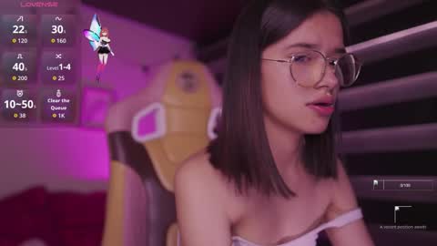 Snapshot of lana_dreams_ chatting on 11.18.25 Lana online show from 11.18.25