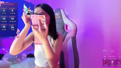 Snapshot of lana_dreams_ chatting on 11.21.25 Lana online show from 11.21.25