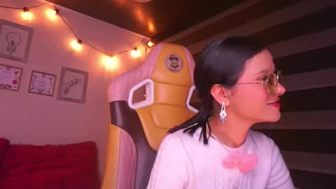 Snapshot of lana_dreams_ chatting on 11.26.25 Lana online show from 11.26.25