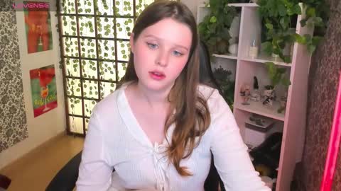 Snapshot of lana_moon__ chatting on 10.21.25 Lana online show from 10.21.25
