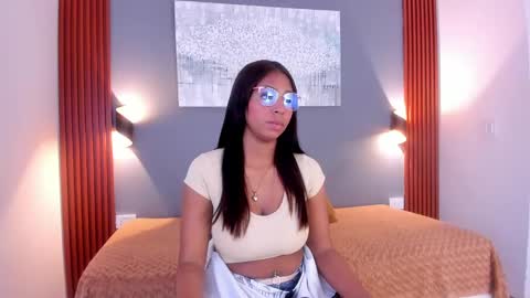 Snapshot of lana_starlet chatting on 02.11.25 katiuska online show from 02.11.25