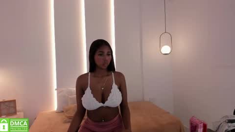 Snapshot of lana_starlet chatting on 02.13.25 katiuska online show from 02.13.25