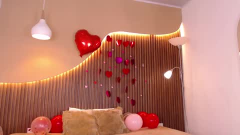 Snapshot of lana_starlet chatting on 02.15.25 katiuska online show from 02.15.25