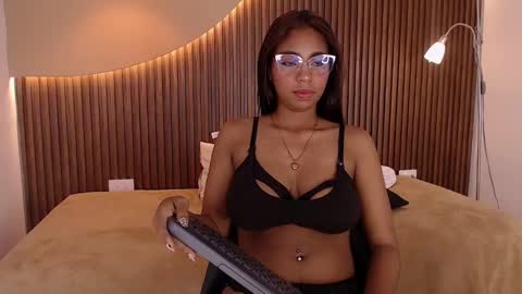 Snapshot of lana_starlet chatting on 02.19.25 katiuska online show from 02.19.25