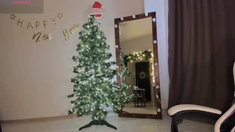 Snapshot of lana_younes chatting on 12.13.24 Lana online show from 12.13.24