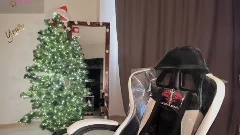 Snapshot of lana_younes chatting on 01.24.25 Lana online show from 01.24.25