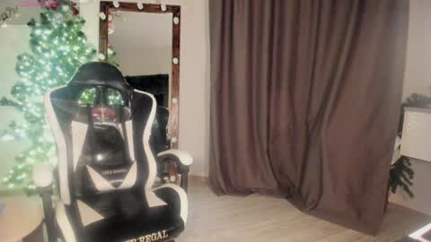 Snapshot of lana_younes chatting on 02.05.25 Lana online show from 02.05.25