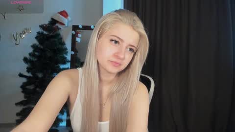 Snapshot of lana_younes chatting on 02.13.25 Lana online show from 02.13.25