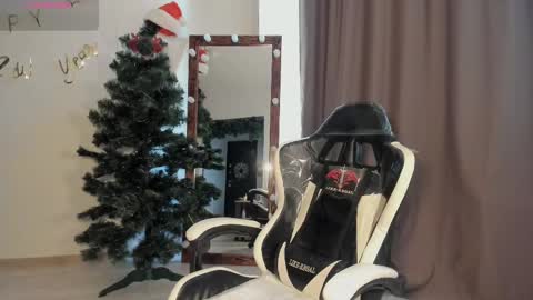 Snapshot of lana_younes chatting on 02.17.25 Lana online show from 02.17.25