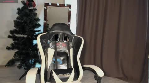 Snapshot of lana_younes chatting on 03.04.25 Lana online show from 03.04.25