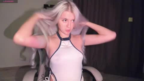 Snapshot of lana_younes chatting on 11.08.25 Lana online show from 11.08.25