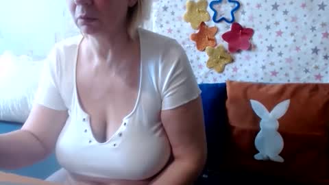 Snapshot of lanalovelyqueen chatting on 06.11.26 LovelyQueen online show from 06.11.26