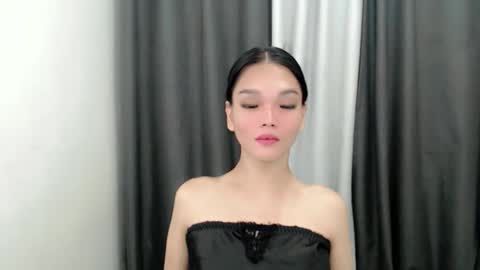 lanawyatt_ online show from 10.06.25