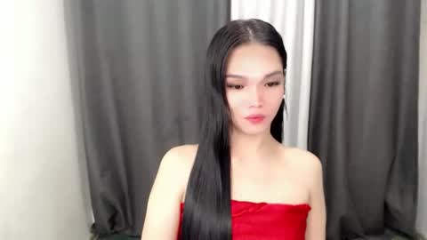 lanawyatt_ online show from 12.04.25