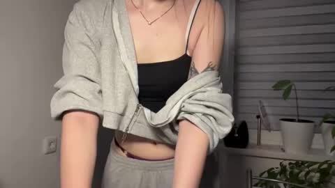 Snapshot of lanitastudstill chatting on 02.28.26 Sarah online show from 02.28.26