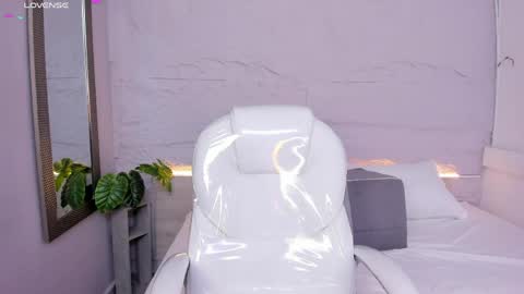 Snapshot of lanna_18_ chatting on 04.25.26 Lanna online show from 04.25.26