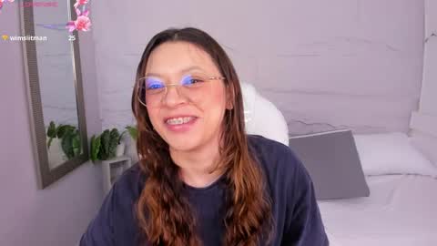 Snapshot of lanna_18_ chatting on 05.21.26 Lanna online show from 05.21.26
