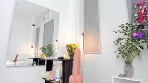 Snapshot of lanna_russo1 chatting on 12.22.25 Lanna miley Russo online show from 12.22.25