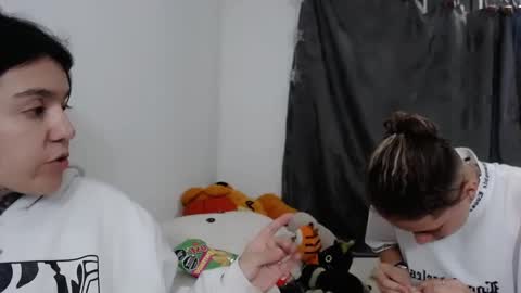 Snapshot of lannie_gonzales chatting on 01.12.25 LANNIE   online show from 01.12.25