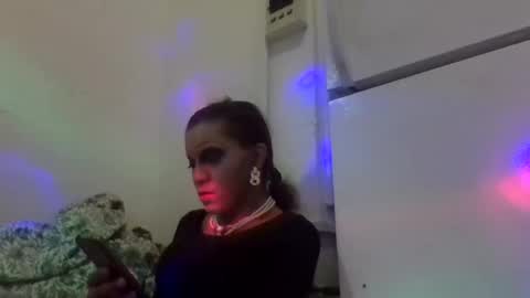 Lapuzzycat201923 online show from 01.16.25