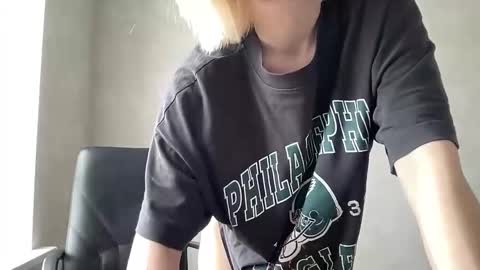 Lara Neon online show from 02.25.25