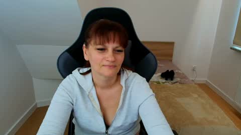 laraamoon online show from 03.30.26