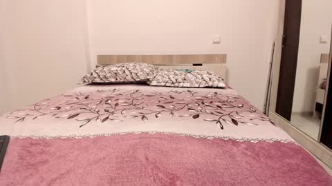 Snapshot of laracara chatting on 01.02.25 Lara online show from 01.02.25