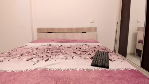 Snapshot of laracara chatting on 01.10.25 Lara online show from 01.10.25