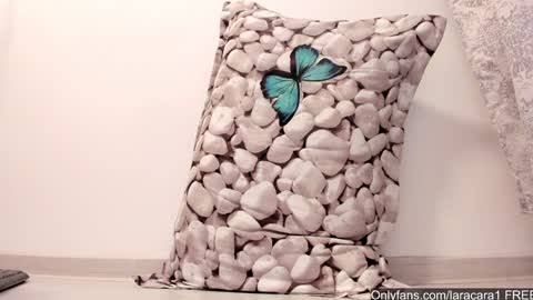 Snapshot of laracara chatting on 01.19.25 Lara online show from 01.19.25