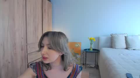 Snapshot of larakanes chatting on 03.05.25 LaraKanes online show from 03.05.25