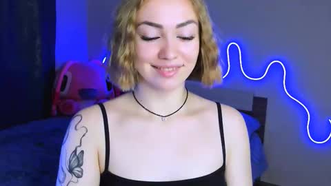 Snapshot of larakrein_lk chatting on 09.22.25 LaraKrein lk online show from 09.22.25