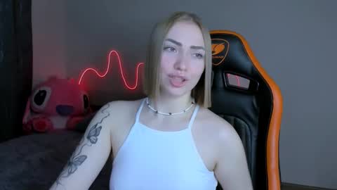 Snapshot of larakrein_lk chatting on 10.23.25 LaraKrein lk online show from 10.23.25