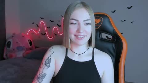 Snapshot of larakrein_lk chatting on 10.24.25 LaraKrein lk online show from 10.24.25