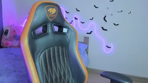 Snapshot of larakrein_lk chatting on 11.01.25 LaraKrein lk online show from 11.01.25