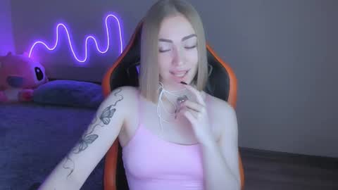 Snapshot of larakrein_lk chatting on 11.14.25 LaraKrein lk online show from 11.14.25