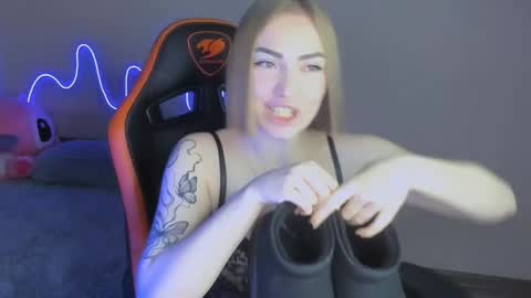 Snapshot of larakrein_lk chatting on 11.21.25 LaraKrein lk online show from 11.21.25