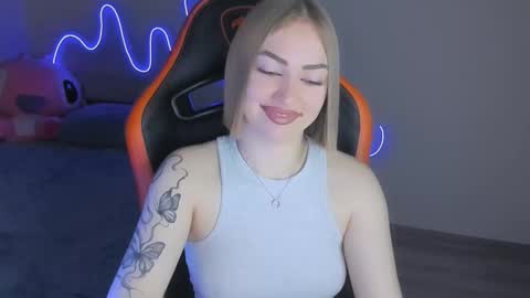 Snapshot of larakrein_lk chatting on 11.28.25 LaraKrein lk online show from 11.28.25