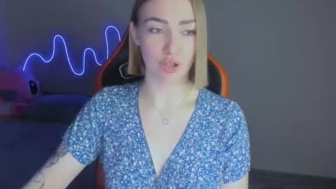 Snapshot of larakrein_lk chatting on 11.29.25 LaraKrein lk online show from 11.29.25