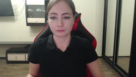 Laralianna online show from 01.12.25